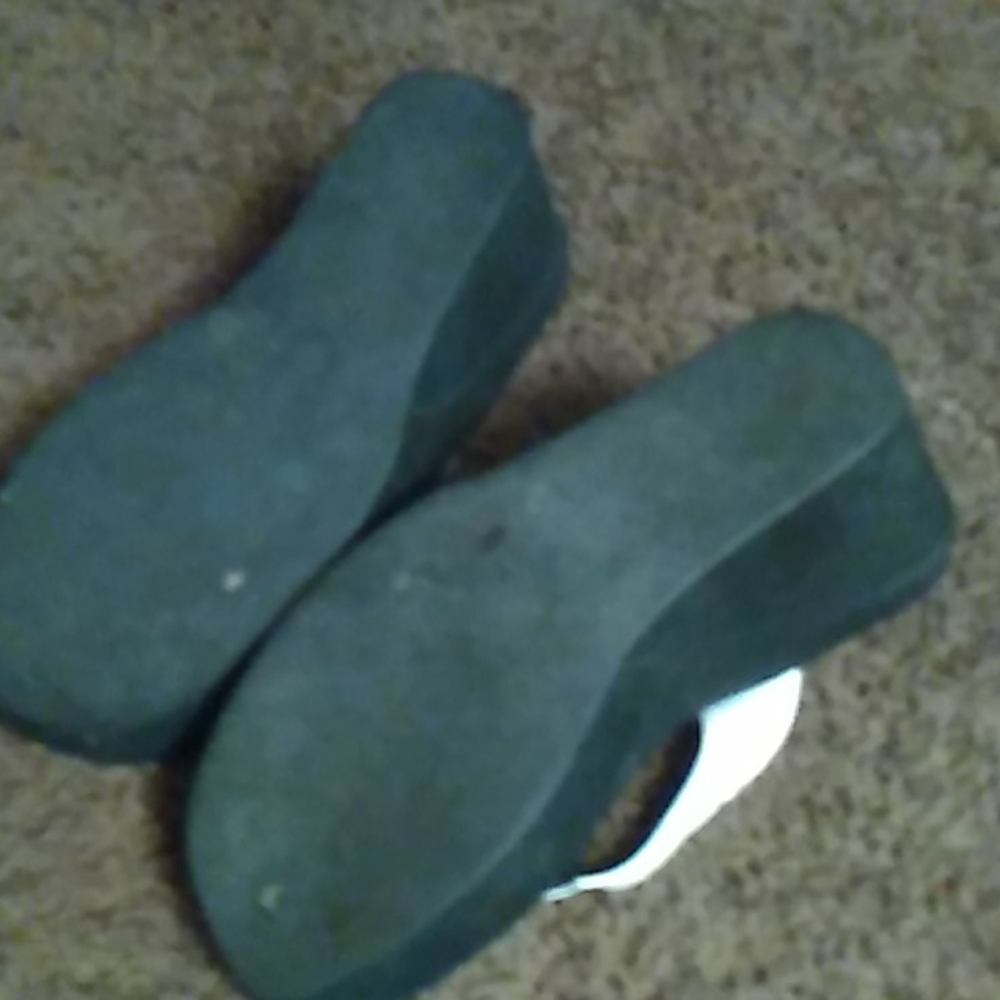 GUESS SANDALS - Picture 3 of 4